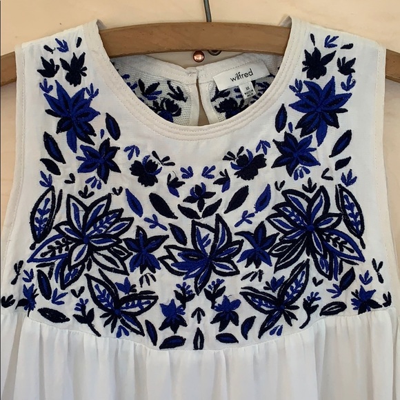 Wilfred Aritzia embroidered tank - Picture 2 of 4